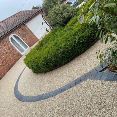 #lincolnshiredriveways #doncasterdriveways #rotherhamdriveways #sheffielddriveways #vuba #resinbounddriveways #modernhome #bespokeresin