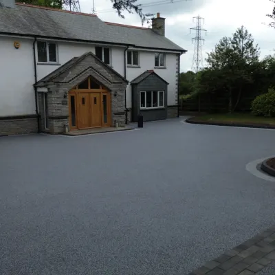 Beautiful Resin Bound Driveway In Essex Featuring A Smooth, Decorative, And Low-maintenance Surfaceperfect For Creating The Driveway Of Your Dreams.