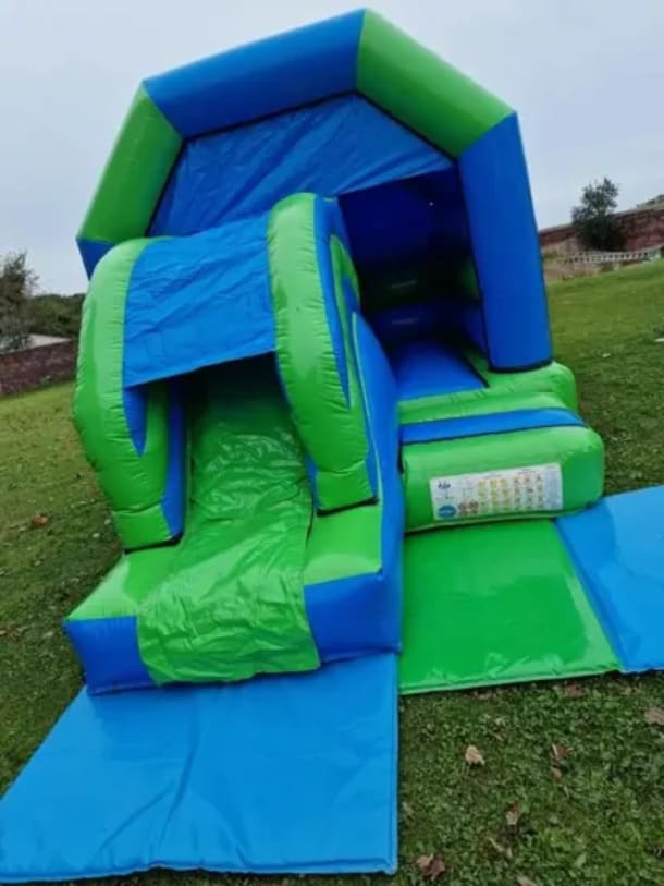 3d Racing Car With Slide 12ft X 18