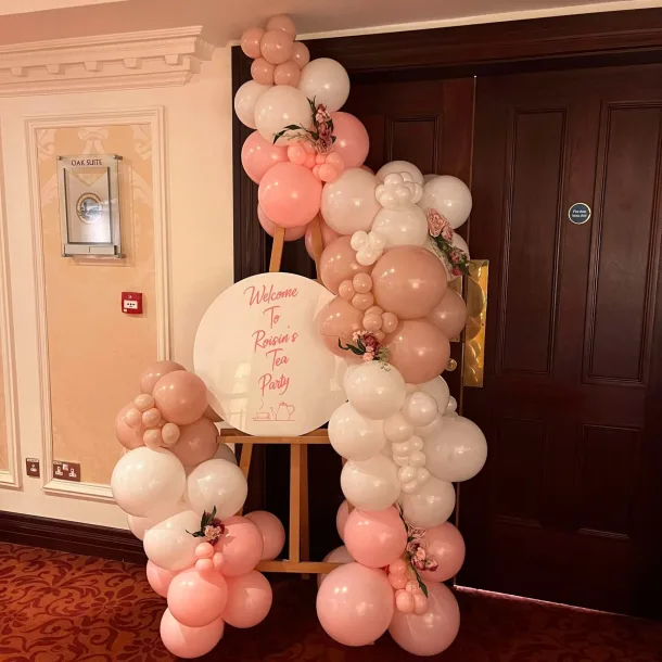 Hen Easel Display