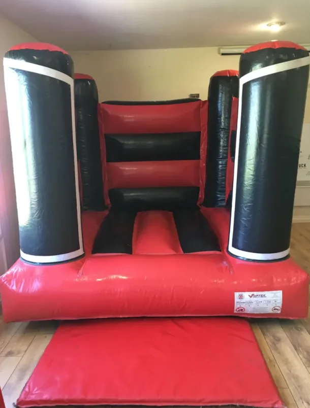 Peppa Pig Theme - Red And Black Castle