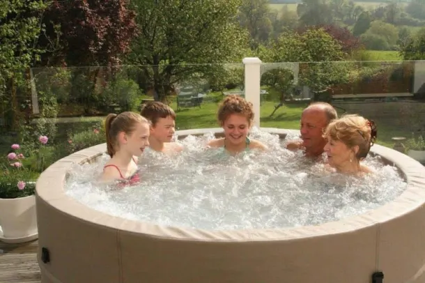 Canadian Spa Hot Tub 6ft 4-6 People