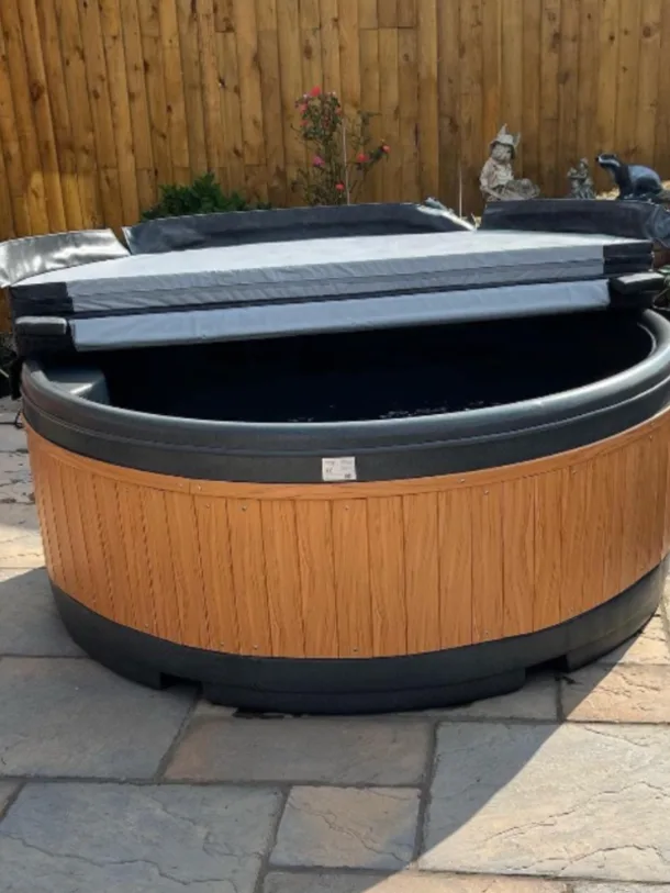 Orbis Solid 4-5 Person Hot Tub