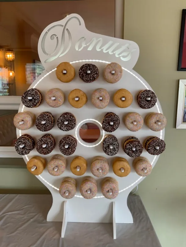 Round Doughnut Wall