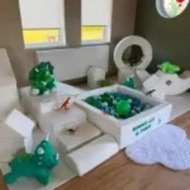 Luxury Dinosaur Hopper - Green