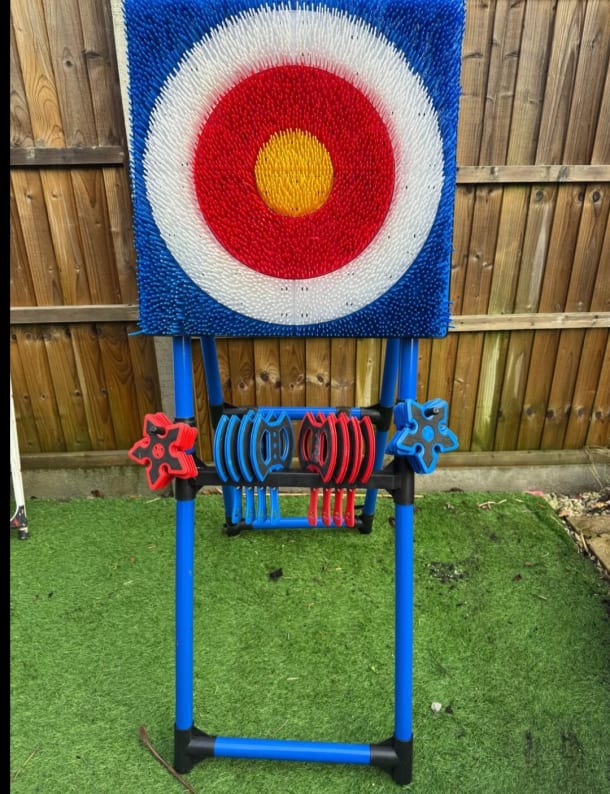 Axe Throw With Throwing Stars And Thomahawks