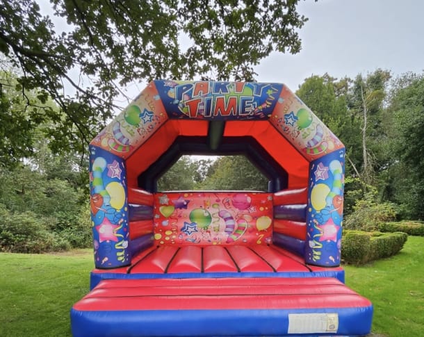 15ft X 15ft Red Blue Party