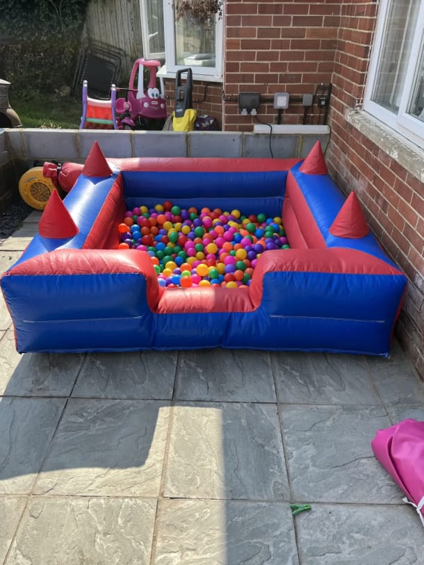 6ft X 6ft Blue Ball Pool With Air Jugglers