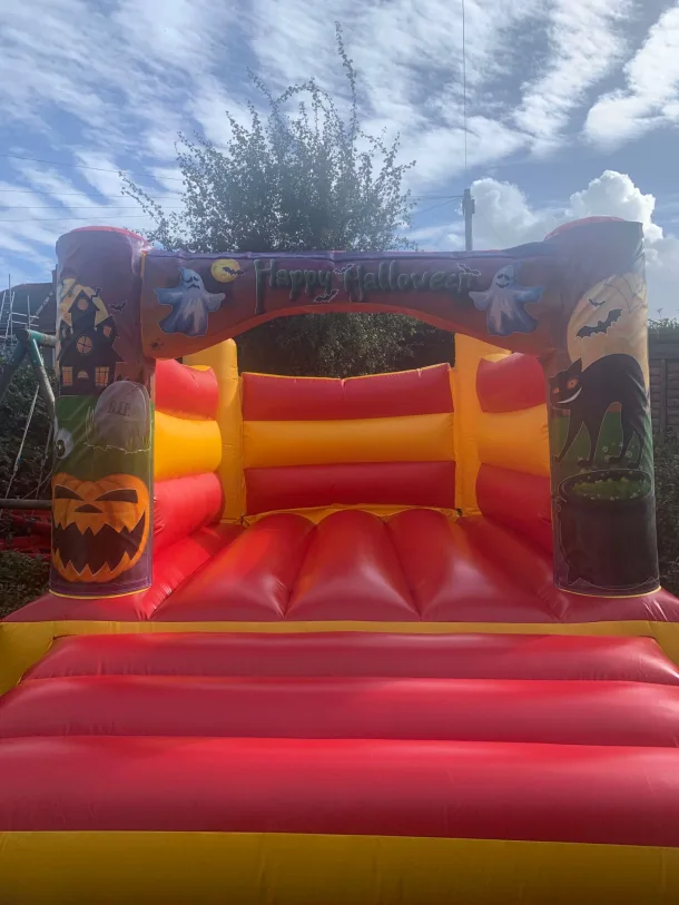 Low Ceiling Halloween Castle - 11ft X 15ft X 8ft