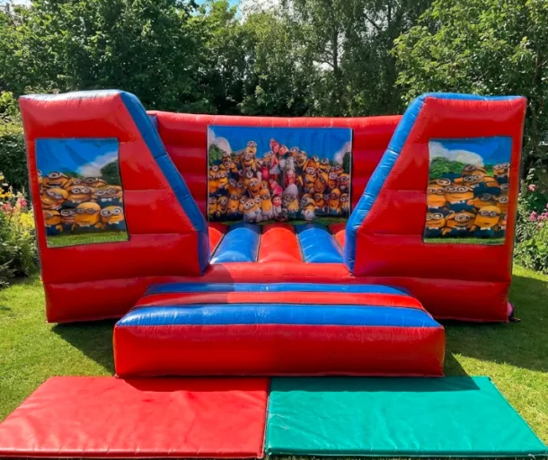 15ft X 12ft Blue And Red Box Indoor Castle - Minions Theme