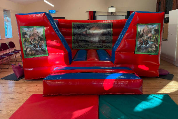 15ft X 12ft Blue And Red Box Indoor Castle - Dinosaur Theme