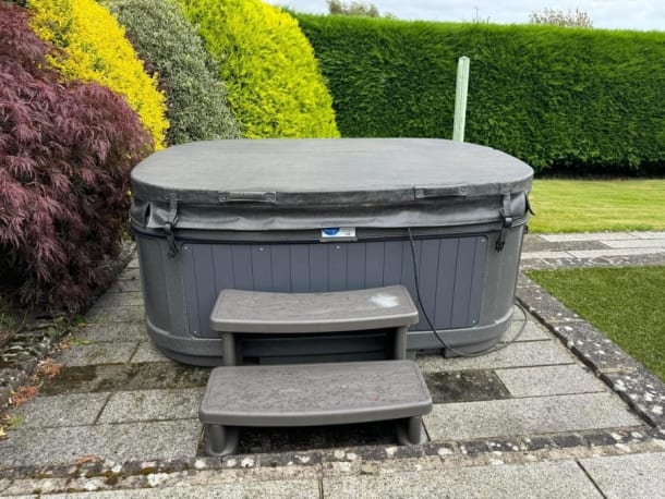 2 Week Hire - 7 Person Solid Square Hot Tub - Mondays And Thursdays Only