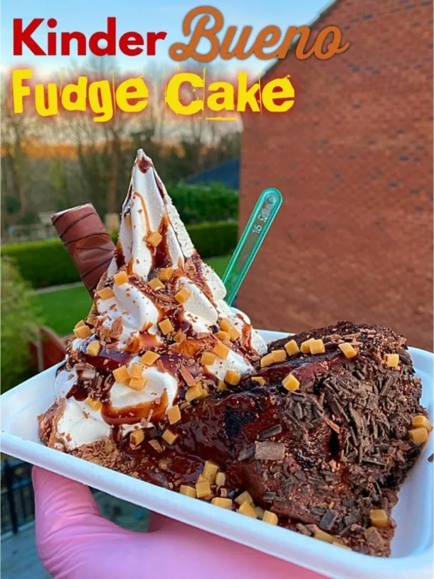 Kinder Bueno Fudge Cake Tray