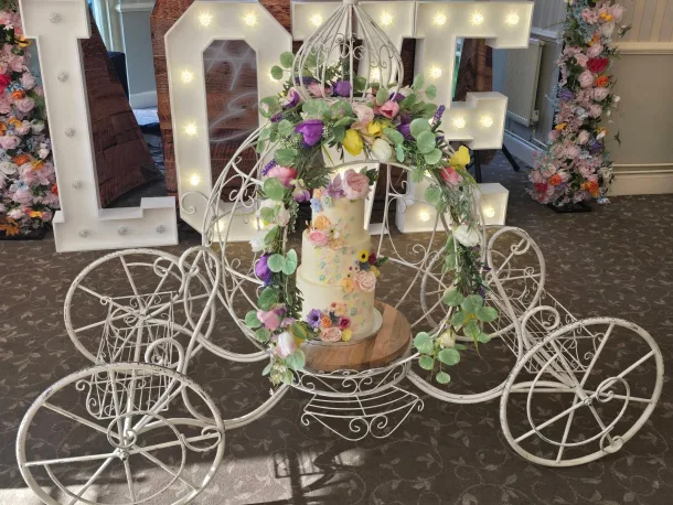 Carriage Cake Stand