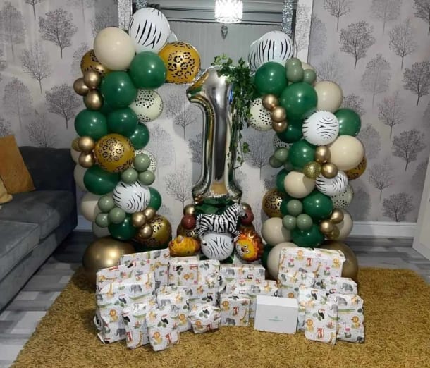 Safari Balloon Display