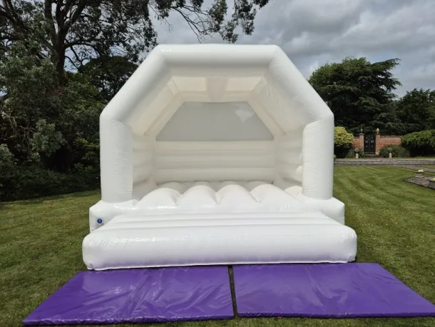 Elegant White Wedding Bouncy Castle