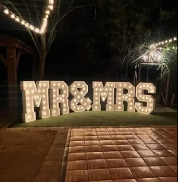 4ft Led Mr And Mrs Sign