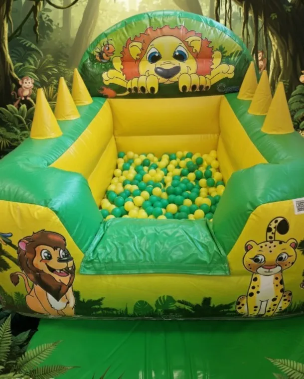 Jungle Ball Pool With Air Jugglers