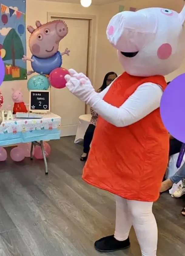 Peppa Pig Mascot