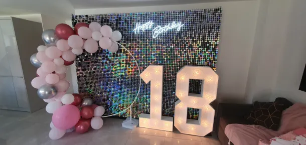 Shimmer And Glitter Walls