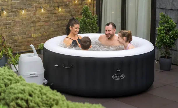 3-4 Person Bubble Hot Tub Hire