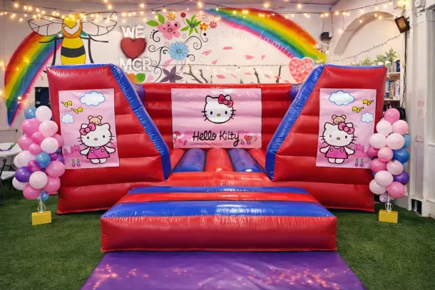 15ft X 12ft Blue And Red Box Indoor Castle - Hello Kitty Theme