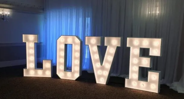 4ft Led Love Sign