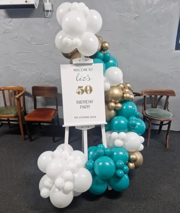 Organic Garland Easel Display