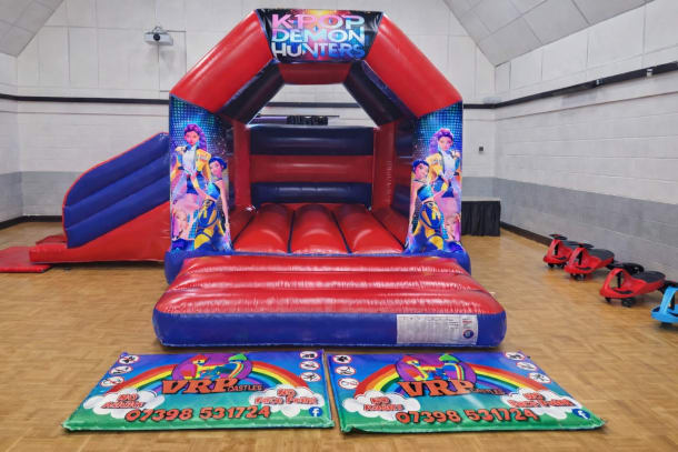 K Pop Red And Blue Side Slide Bouncy Castle