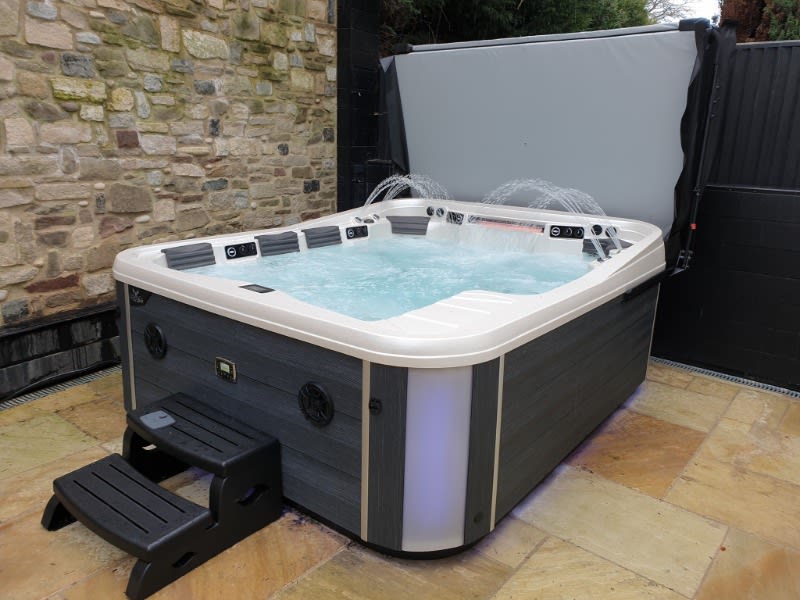 Pelican Bay Platinum Elite Class Therapeutic Spa The Hot Tub Man