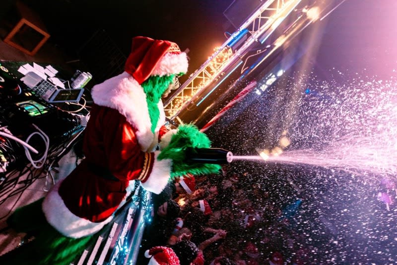 Snow Machine Hire Across The Uk, Kent, London, Essex, Surrey, Sussex