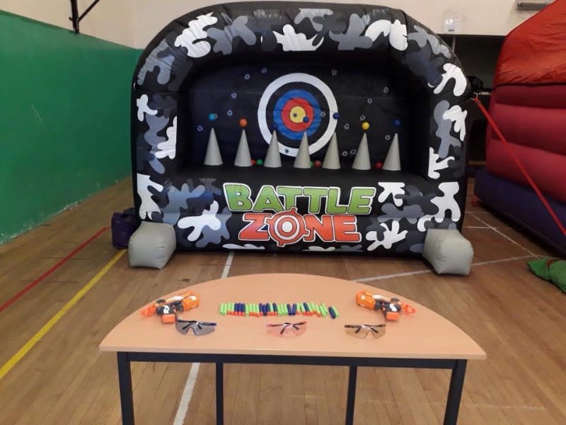 Nerf Shootout Arena Hire Barnsley, Rotherham Sheffield Tarn Party Hire Bouncy Castle , sun bed