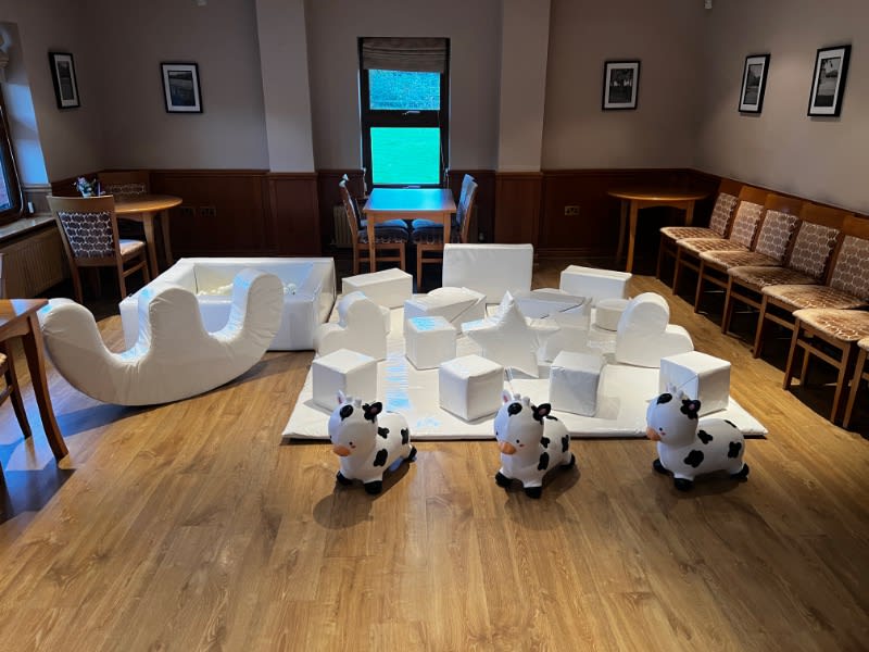 White Soft Play Kings Bouncy Castle Hire