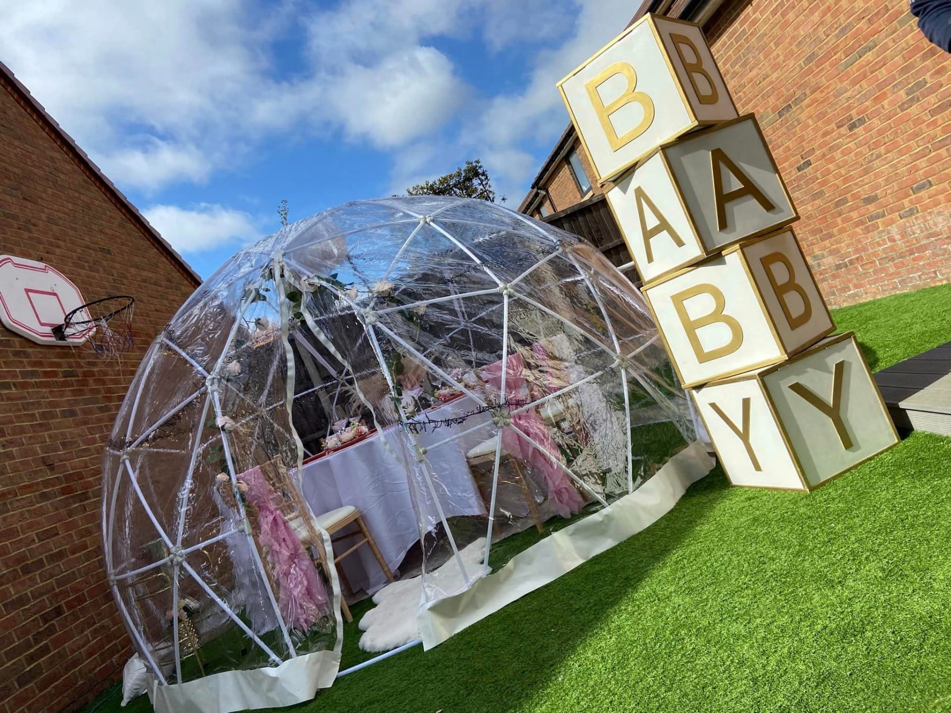 igloo pods for hire in Greenwich