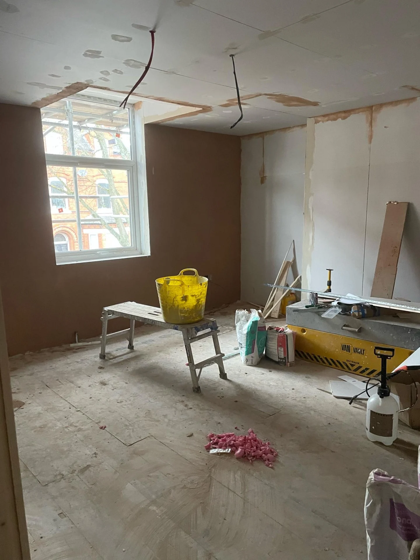 Solihull painting and decorating painter and decorator in Solihull