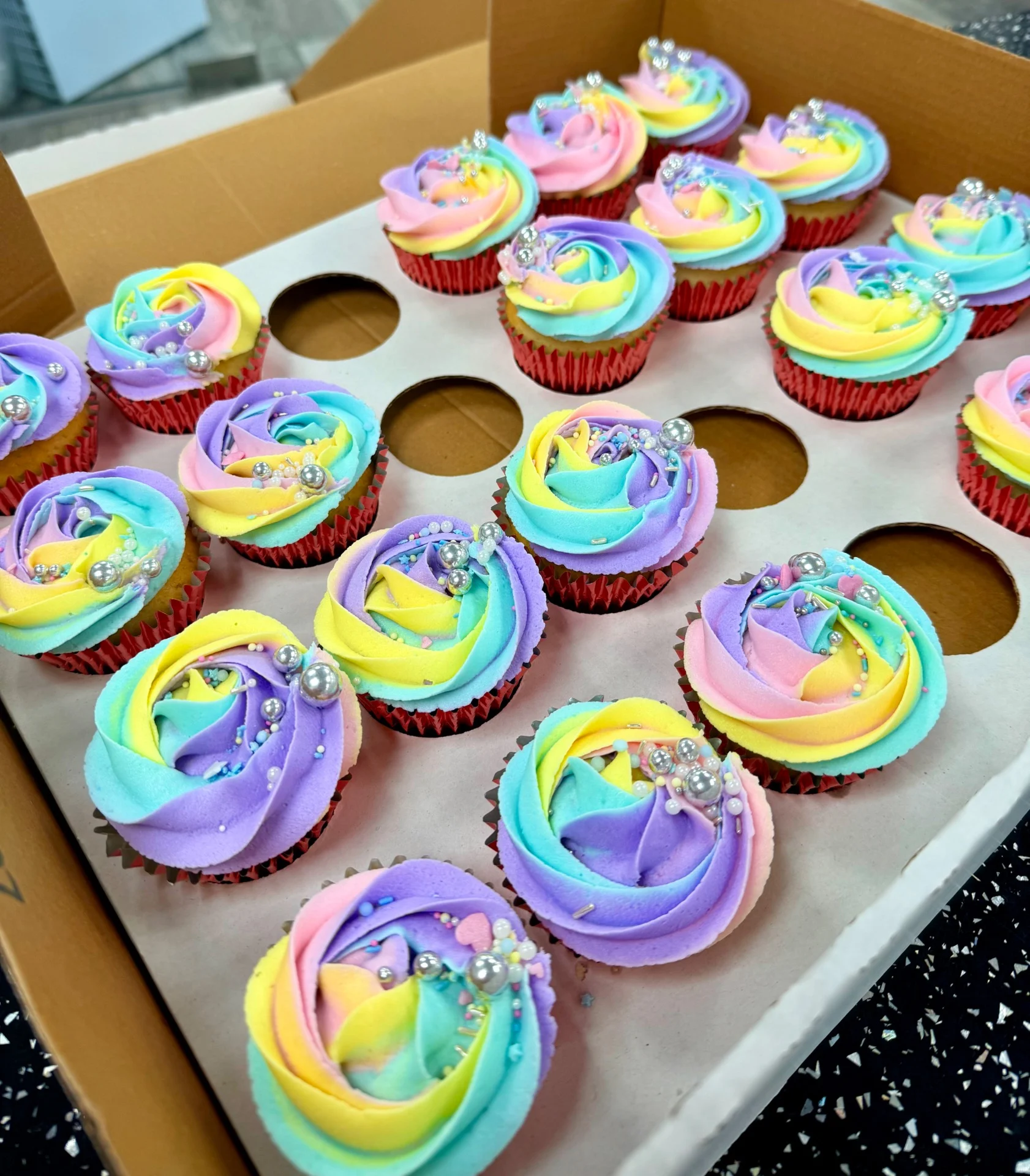 cake dunstable luton Bedfordshire Leighton buzzard houghton regis bedfordshire cakes cupcakes Harpenden St Albans rebourn cupcakes