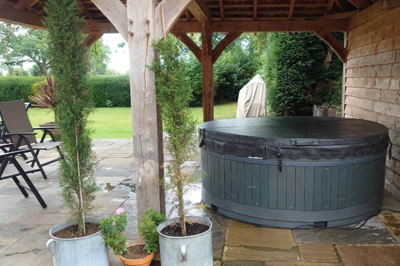 Round Premium Hot Tub Gallery Hereford Hot Tub Hire