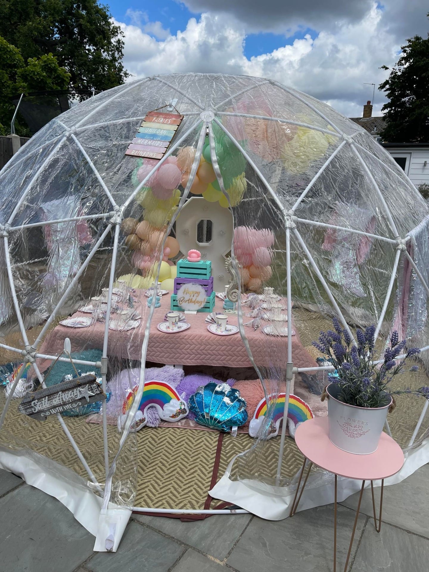 hire garden party igloos for Kent kids events