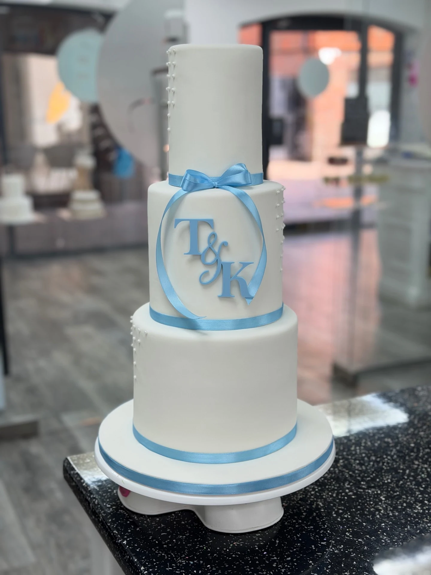 cake dunstable luton Bedfordshire Leighton buzzard houghton regis bedfordshire cakes cupcakes Harpenden St Albans rebourn