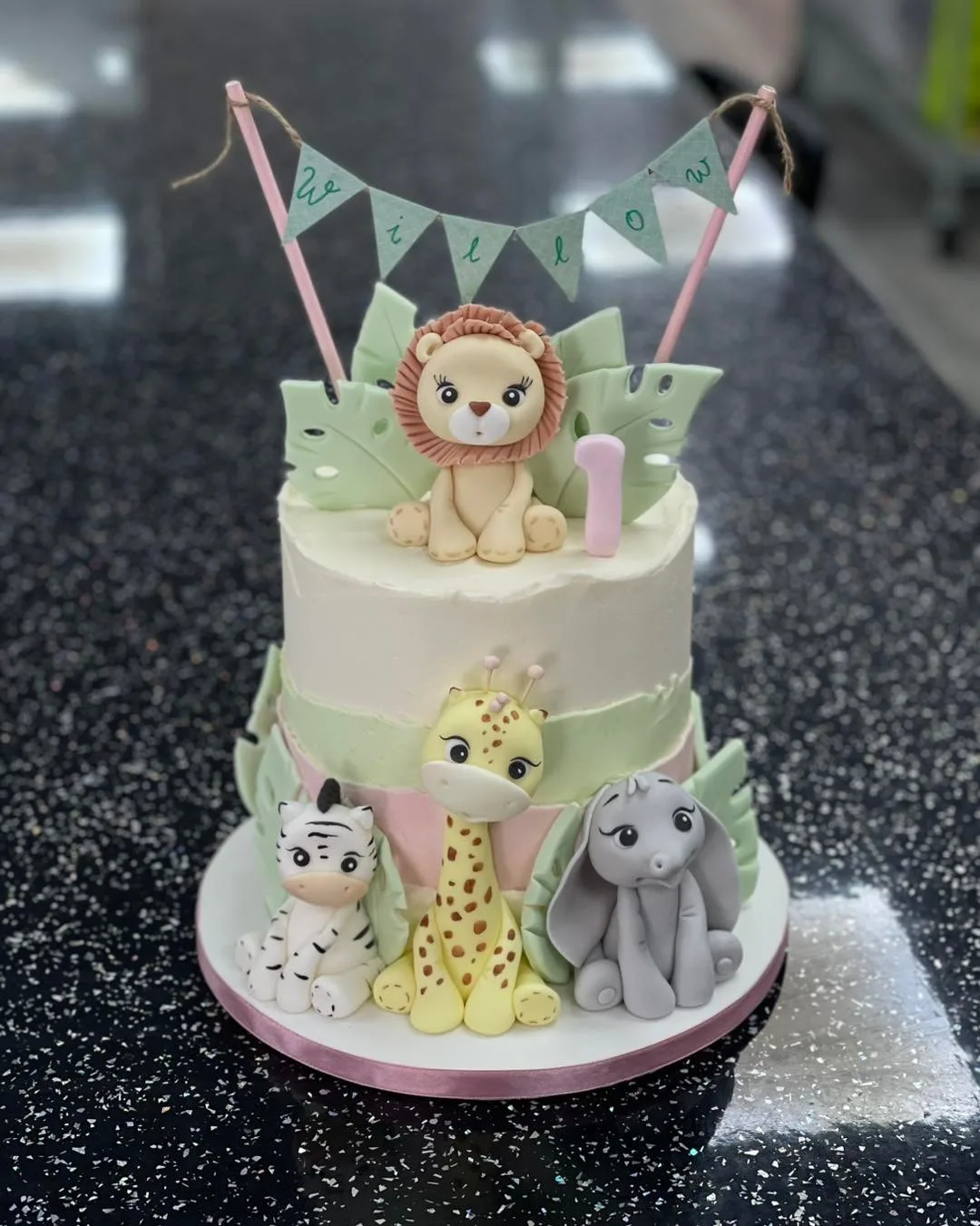 cake dunstable luton Bedfordshire Leighton buzzard houghton regis bedfordshire cakes cupcakes stitch Harpenden St Albans rebourn marvel hulk