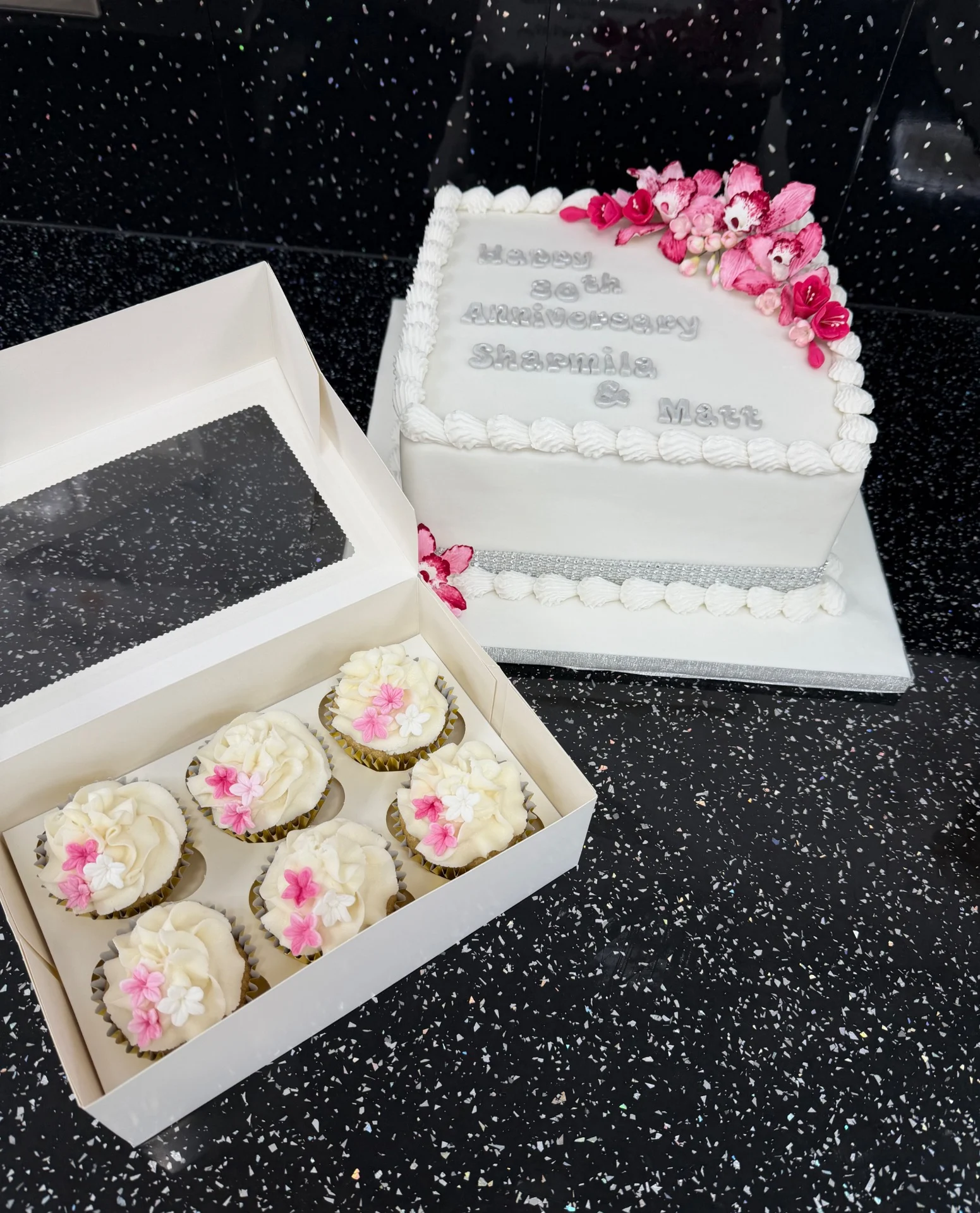 cake dunstable luton Bedfordshire Leighton buzzard houghton regis bedfordshire cakes cupcakes Harpenden St Albans rebourn cupcakes