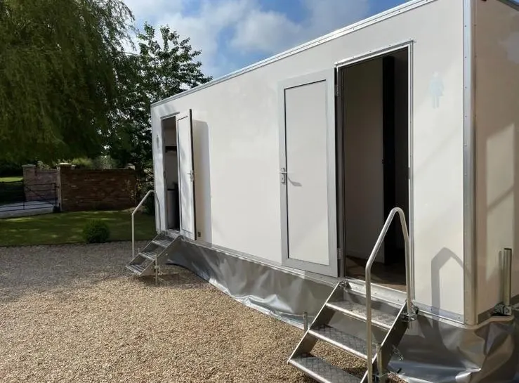 luxury toilets for hire in Huntingdon the best luxury portable toilets for hire in Huntingdon