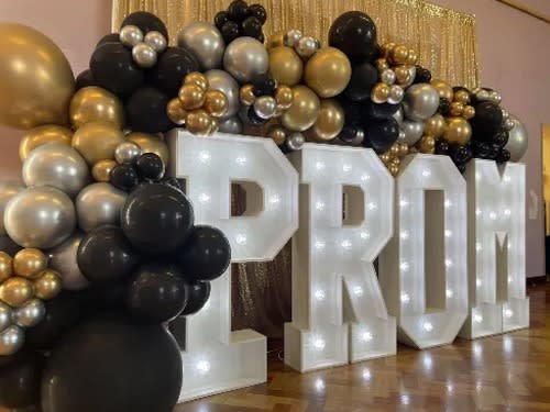 PROM LED Letters and golden balloon display