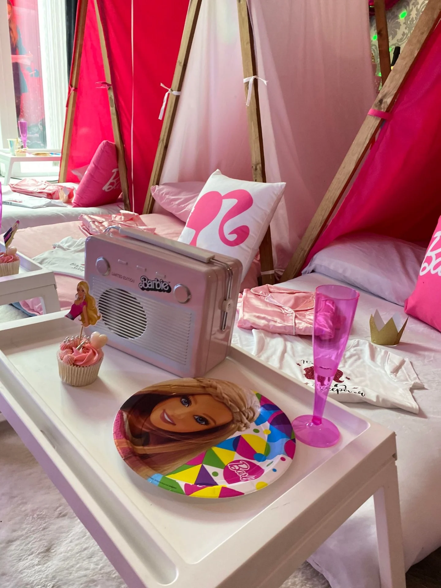 Girls teepee tent party 