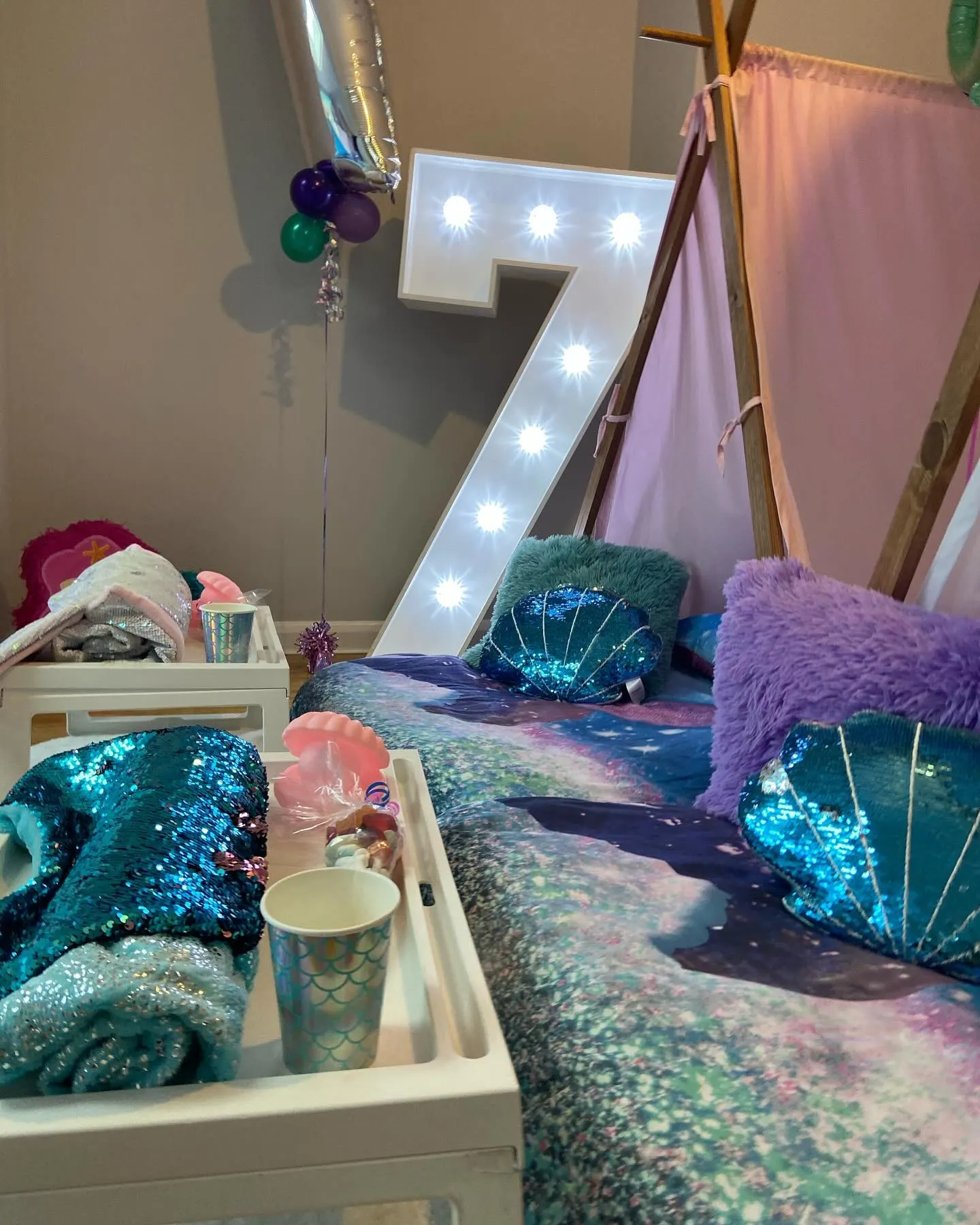 Welling party services with LED numbers