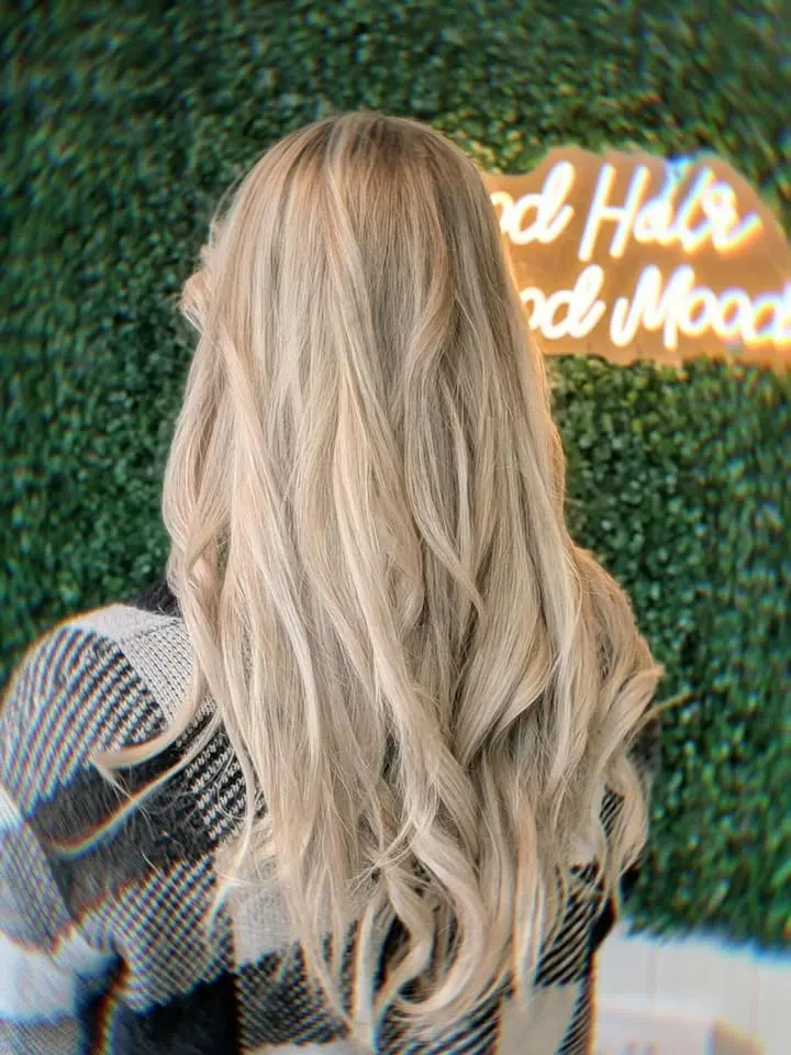 bright, blonde, bleached, waves, icy, toner, 