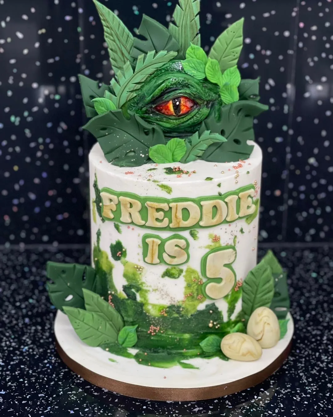 cake dunstable luton Bedfordshire Leighton buzzard houghton regis bedfordshire cakes cupcakes stitch Harpenden St Albans rebourn marvel hulk dinosaur