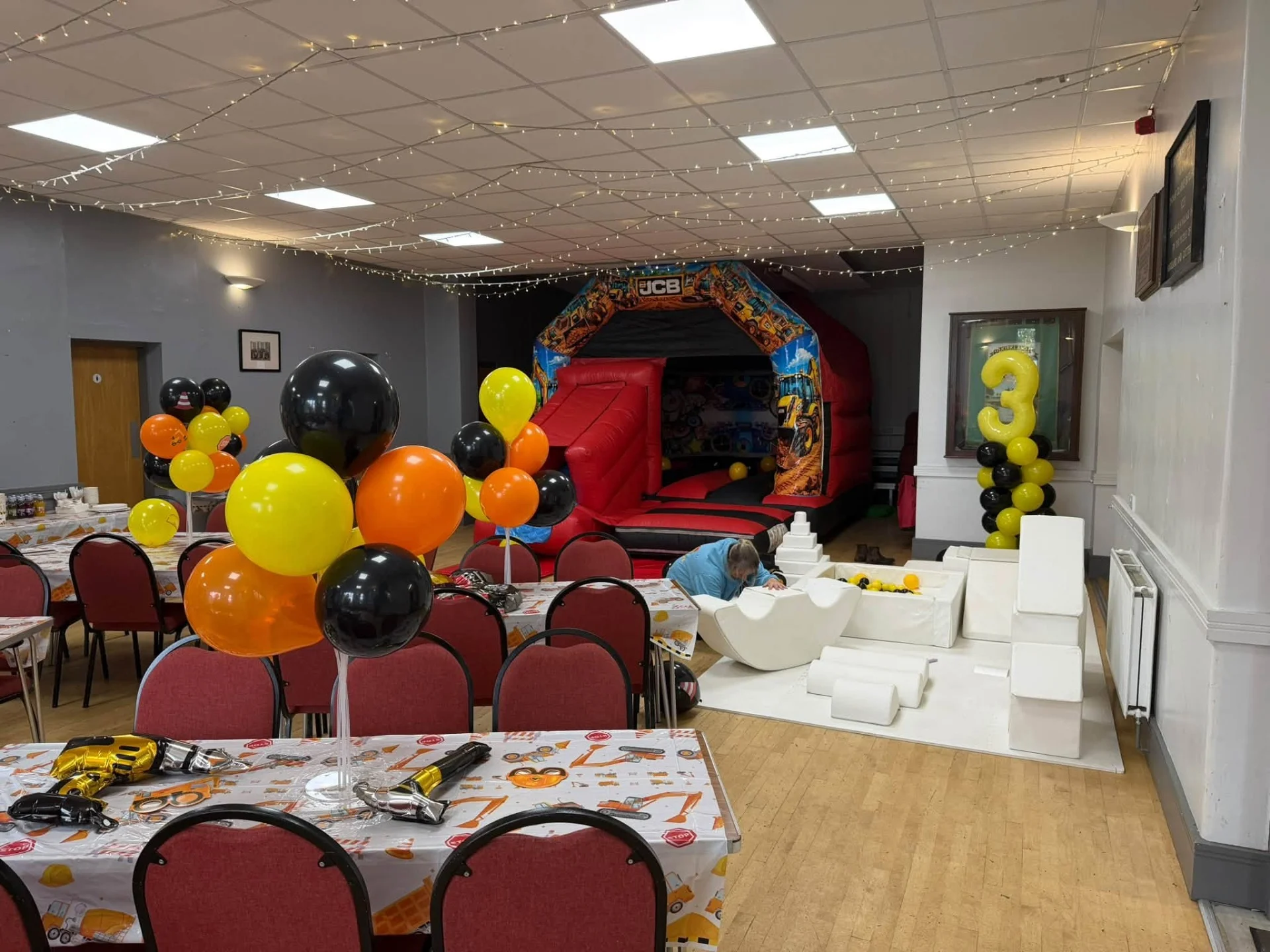 JCB DIGGER THEMED CASTLE