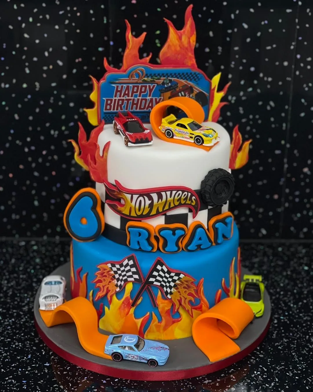 cake dunstable luton Bedfordshire Leighton buzzard houghton regis bedfordshire cakes cupcakes stitch Harpenden St Albans rebourn marvel hulk