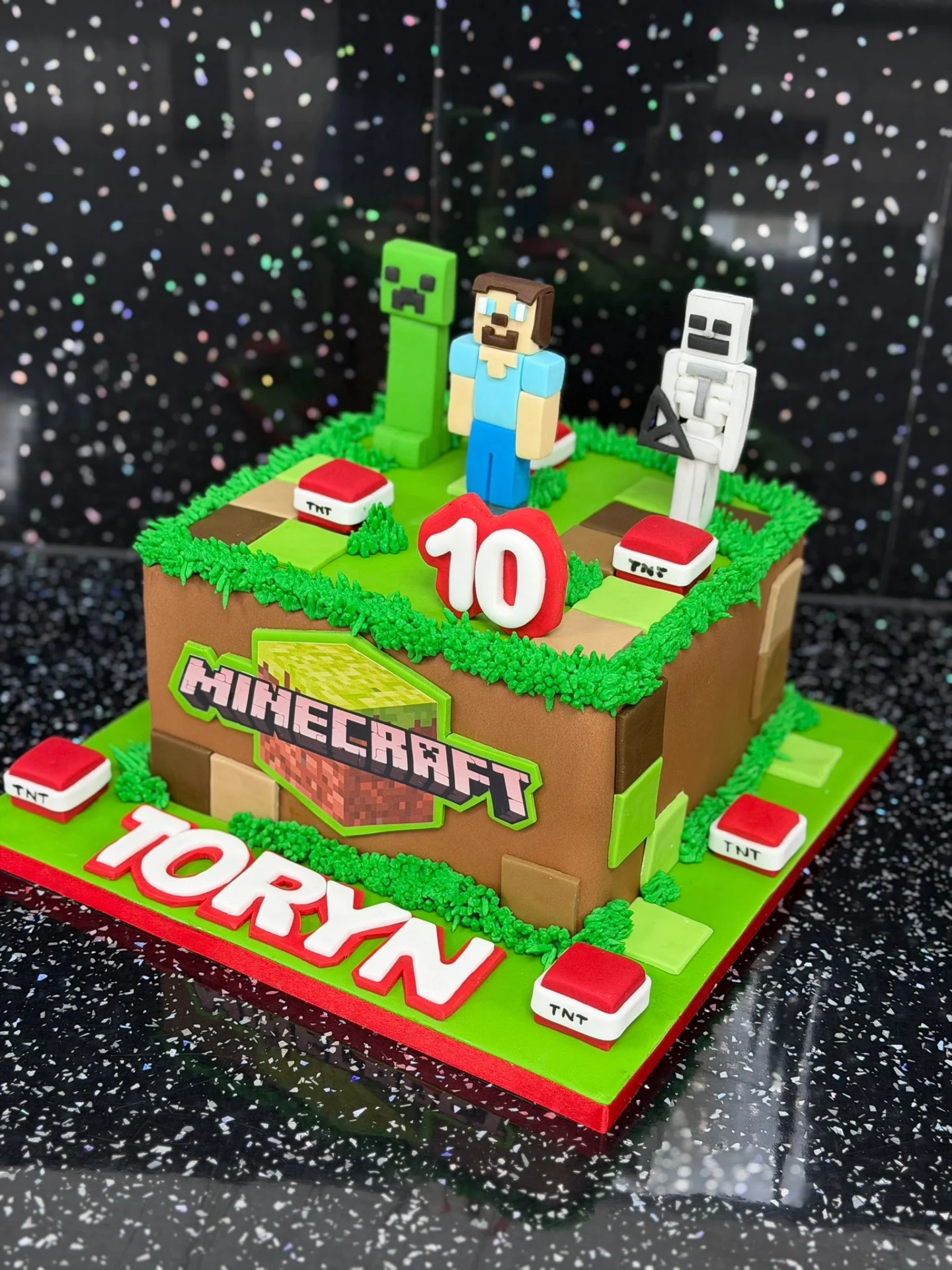 Minecraft cake dunstable Bedfordshirecake dunstable luton Bedfordshire Leighton buzzard houghton regis bedfordshire cakes cupcakes Harpenden St Albans rebourn